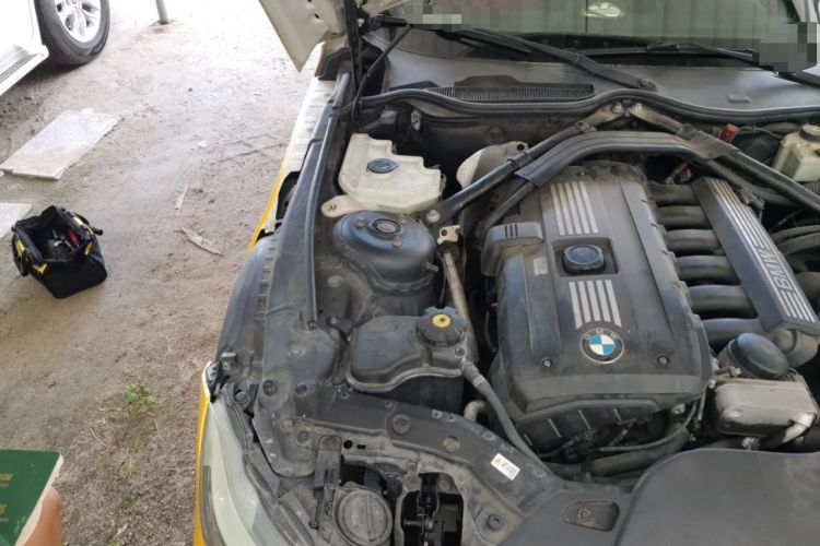 Used BMW Z4 2009 sDrive23i Leading Model Engine Bay Right