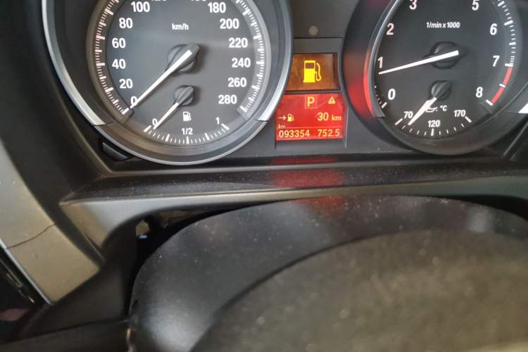 Used BMW Z4 2009 sDrive23i Leading Model Odometer Close Up