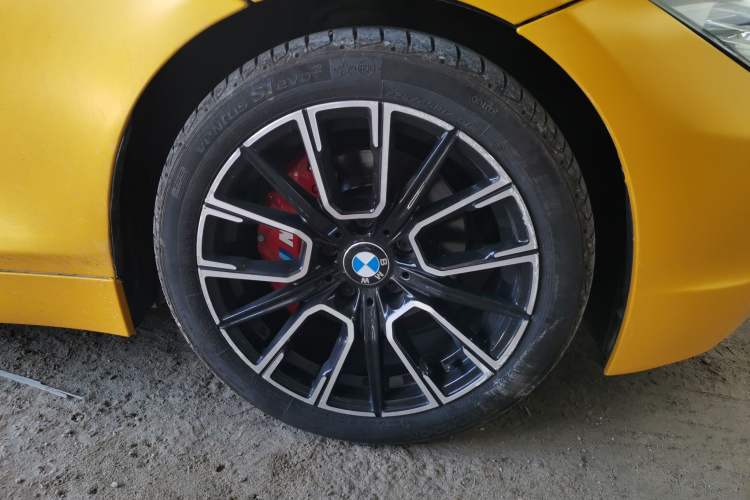 Used BMW Z4 2009 sDrive23i Leading Model Right Front Wheel Hub