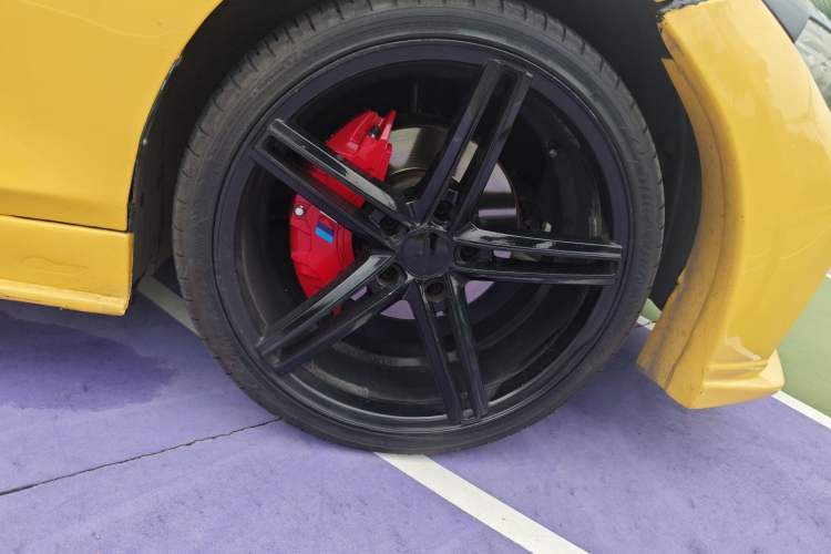 Used BMW Z4 2009 sDrive23i Leading Model Right Front Wheel Hub