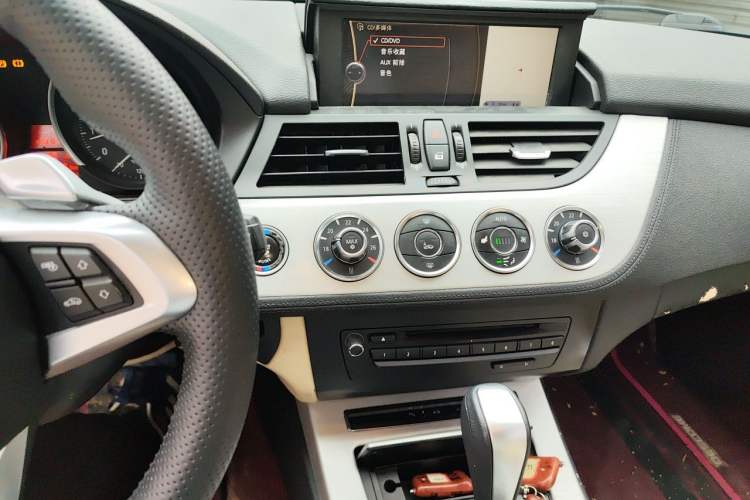 Used BMW Z4 2010 sDrive30i Leading Model Audio And AC Panel