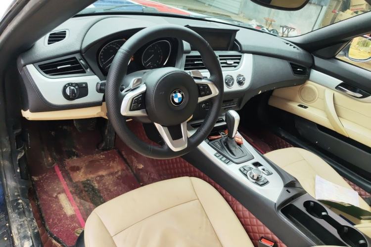 Used BMW Z4 2010 sDrive30i Leading Model Center Console