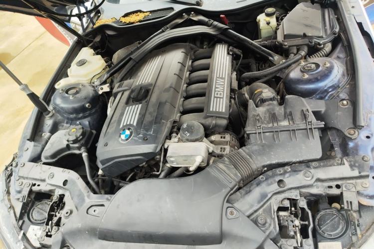 Used BMW Z4 2010 sDrive30i Leading Model Engine Bay