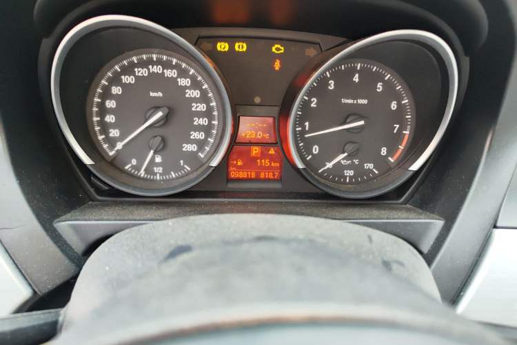 Used BMW Z4 2010 sDrive30i Leading Model Odometer Close Up