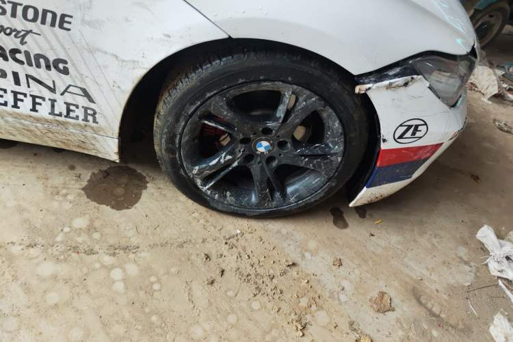 Used BMW Z4 2010 sDrive30i Leading Model Right Front Wheel Hub