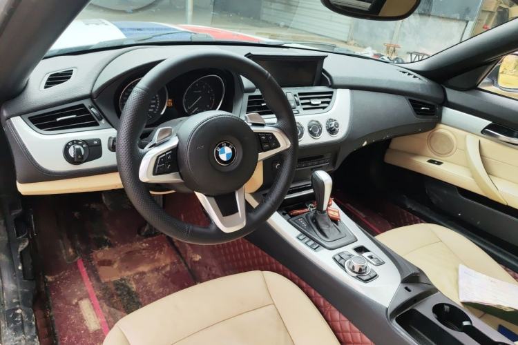 Used BMW Z4 2010 sDrive30i Leading Model Steering Wheel