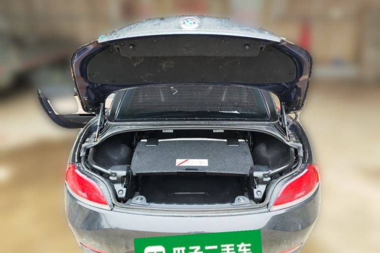 Used BMW Z4 2010 sDrive30i Leading Model Trunk