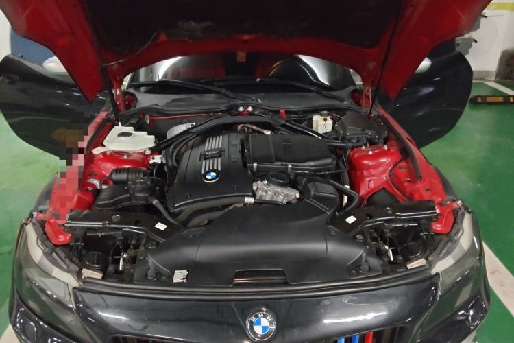 Used BMW Z4  Engine Bay