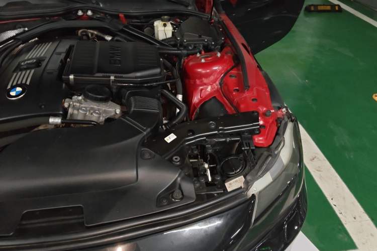 Used BMW Z4  Engine Bay Left