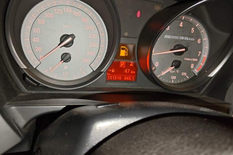 Used BMW Z4  Odometer Close Up
