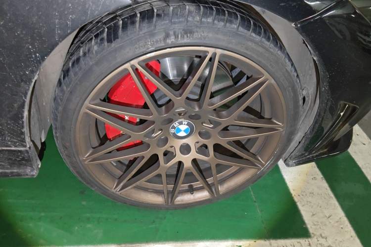 Used BMW Z4  Right Front Wheel Hub