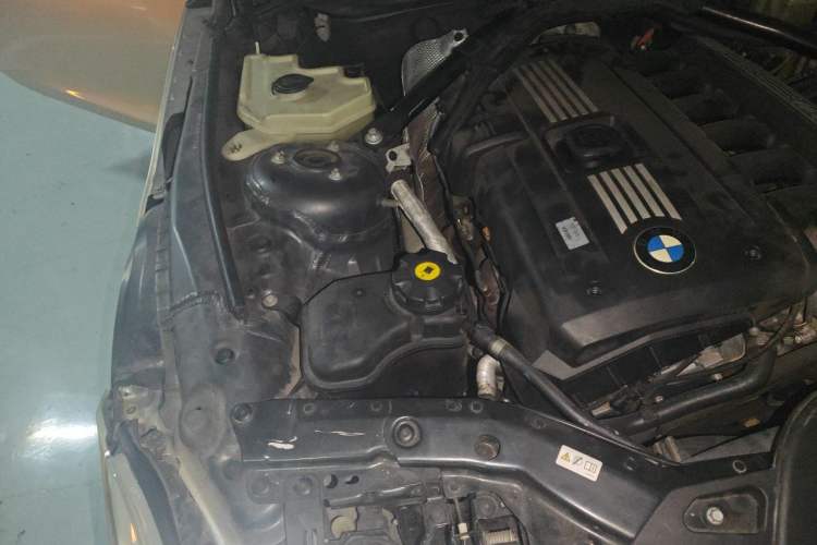 Used BMW Z4 2011 sDrive23i Flame Limited Edition Engine Bay Right