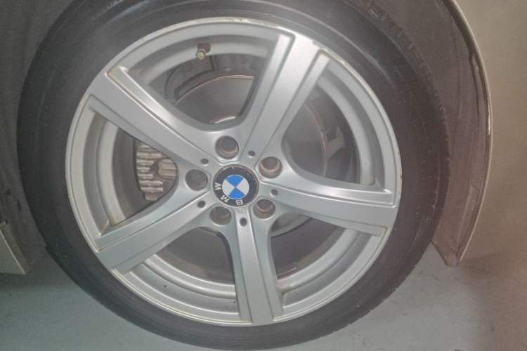 Used BMW Z4 2011 sDrive23i Flame Limited Edition Right Front Wheel Hub