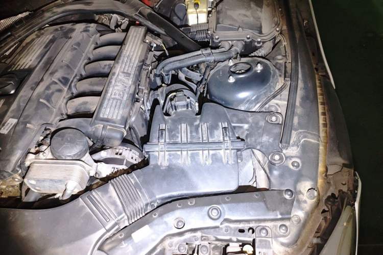 Used BMW Z4 2011 sDrive23i Flame Limited Edition Engine Bay Left
