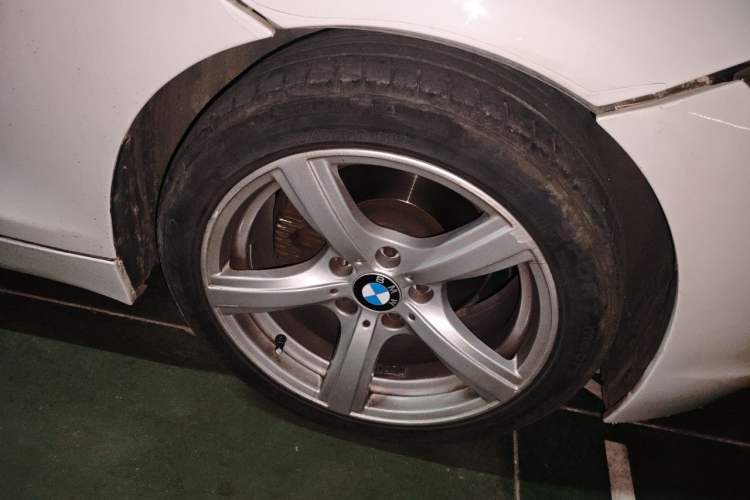 Used BMW Z4 2011 sDrive23i Flame Limited Edition Right Front Wheel Hub
