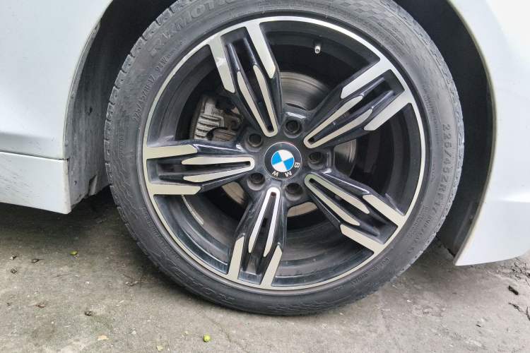 Used BMW Z4 2011 sDrive23i Flame Limited Edition Right Front Wheel Hub