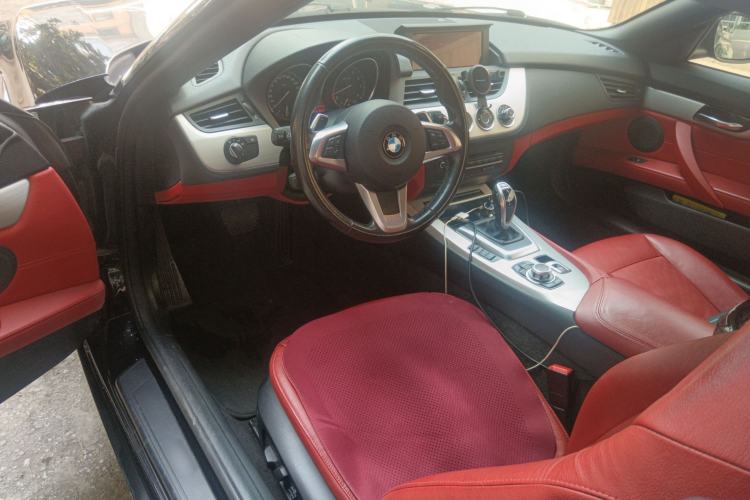Used BMW Z4 2012 sDrive20i Luxury Model Center Console