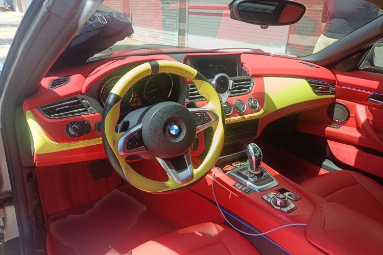 Used BMW Z4 2012 sDrive20i Luxury Model Center Console