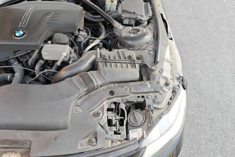Used BMW Z4 2012 sDrive20i Luxury Model Engine Bay Left