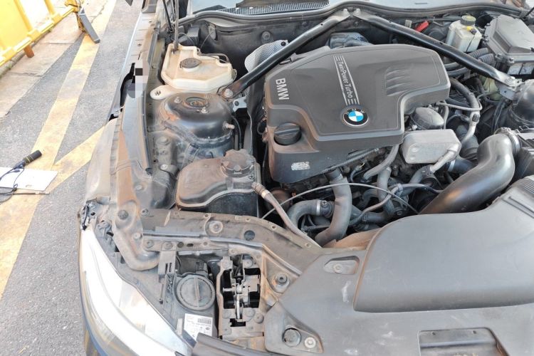 Used BMW Z4 2012 sDrive20i Luxury Model Engine Bay Right