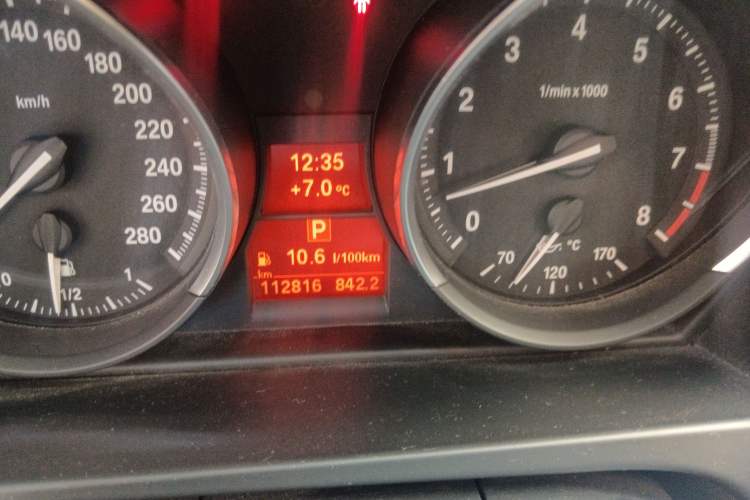 Used BMW Z4 2012 sDrive20i Luxury Model Odometer Close Up