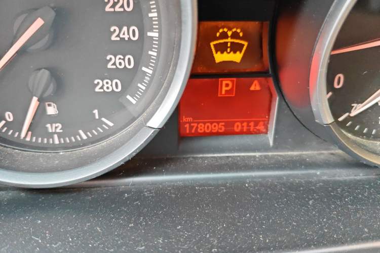 Used BMW Z4 2012 sDrive20i Luxury Model Odometer Close Up