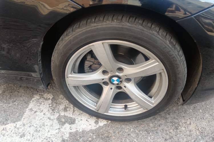 Used BMW Z4 2012 sDrive20i Luxury Model Right Front Wheel Hub