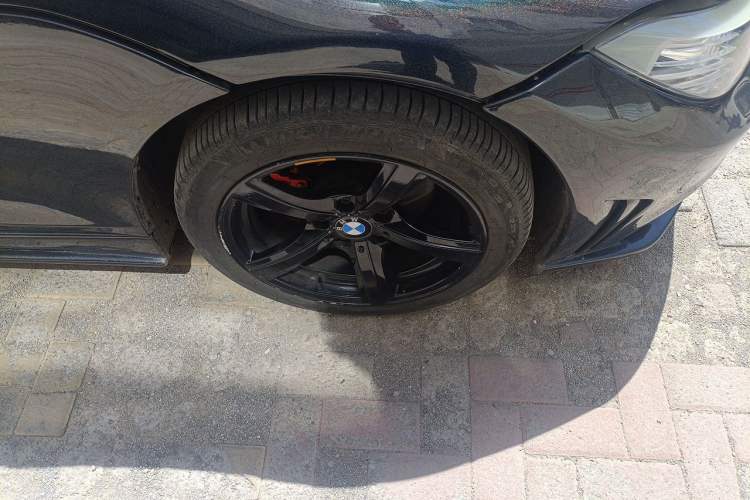 Used BMW Z4 2012 sDrive20i Luxury Model Right Front Wheel Hub
