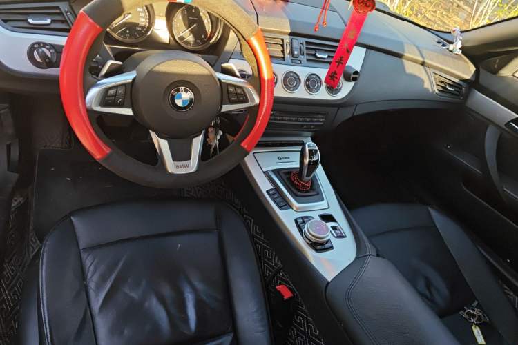 Used BMW Z4 2012 sDrive20i Luxury Model Center Console