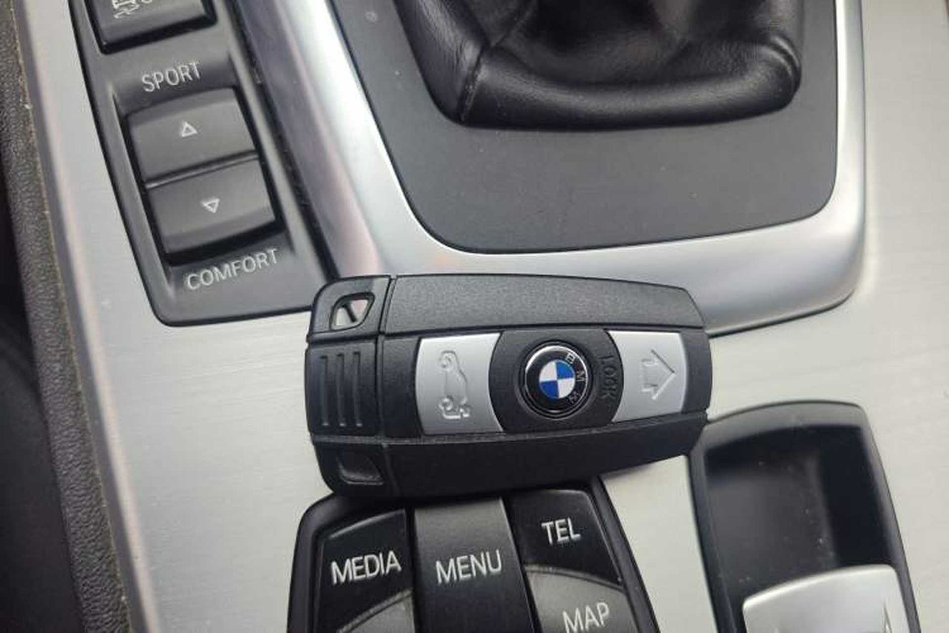 Used BMW Z4 2012 sDrive20i Luxury Model Interior 1