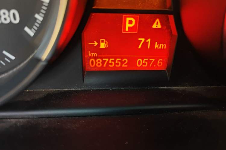 Used BMW Z4 2012 sDrive20i Luxury Model Odometer Close Up