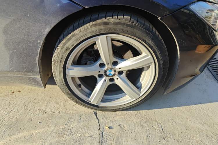Used BMW Z4 2012 sDrive20i Luxury Model Right Front Wheel Hub