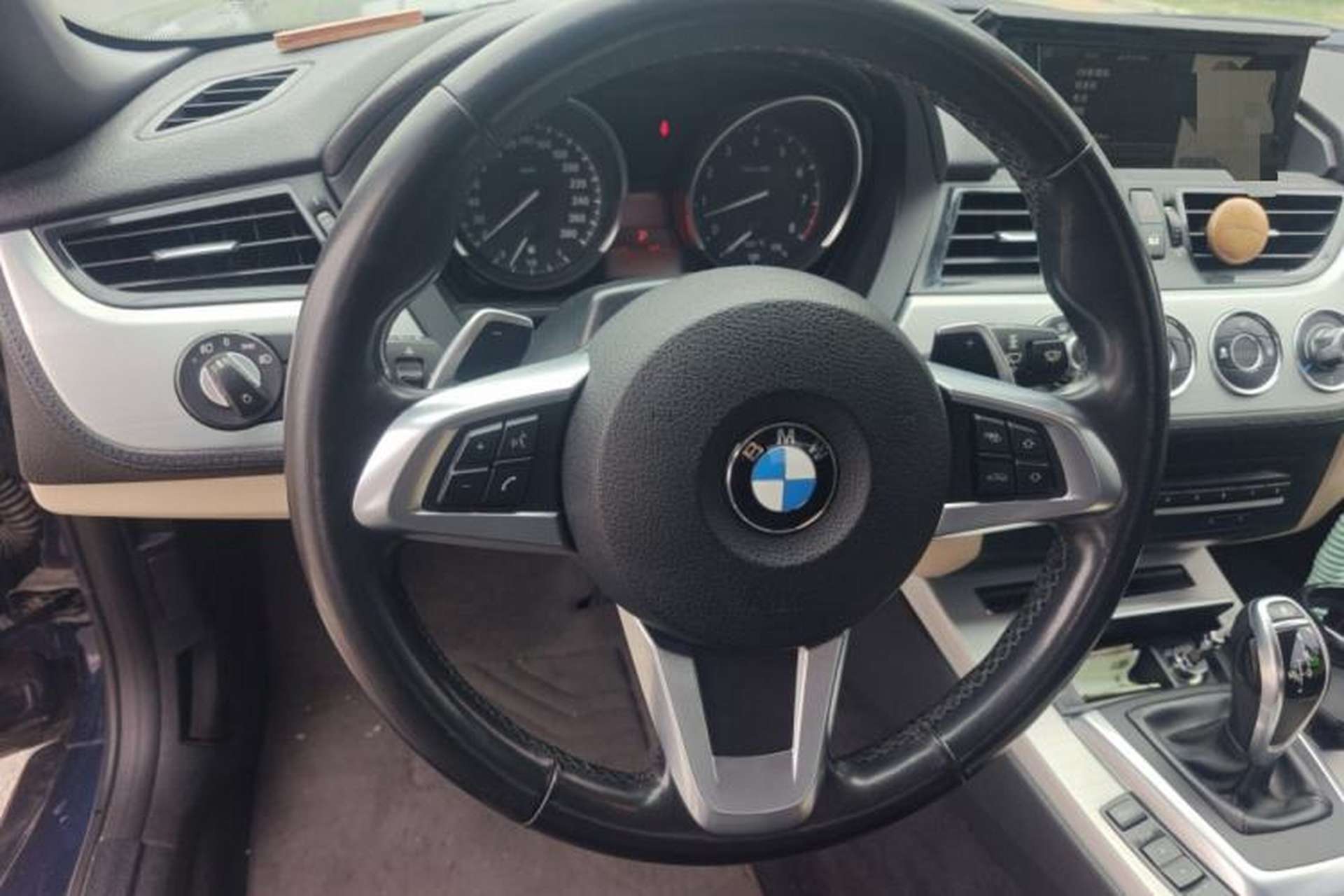 Used BMW Z4 2012 sDrive20i Luxury Model Steering Wheel