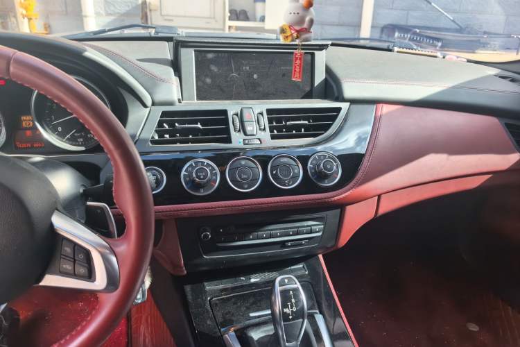 Used BMW Z4 2012 sDrive20i Luxury Model Audio And AC Panel