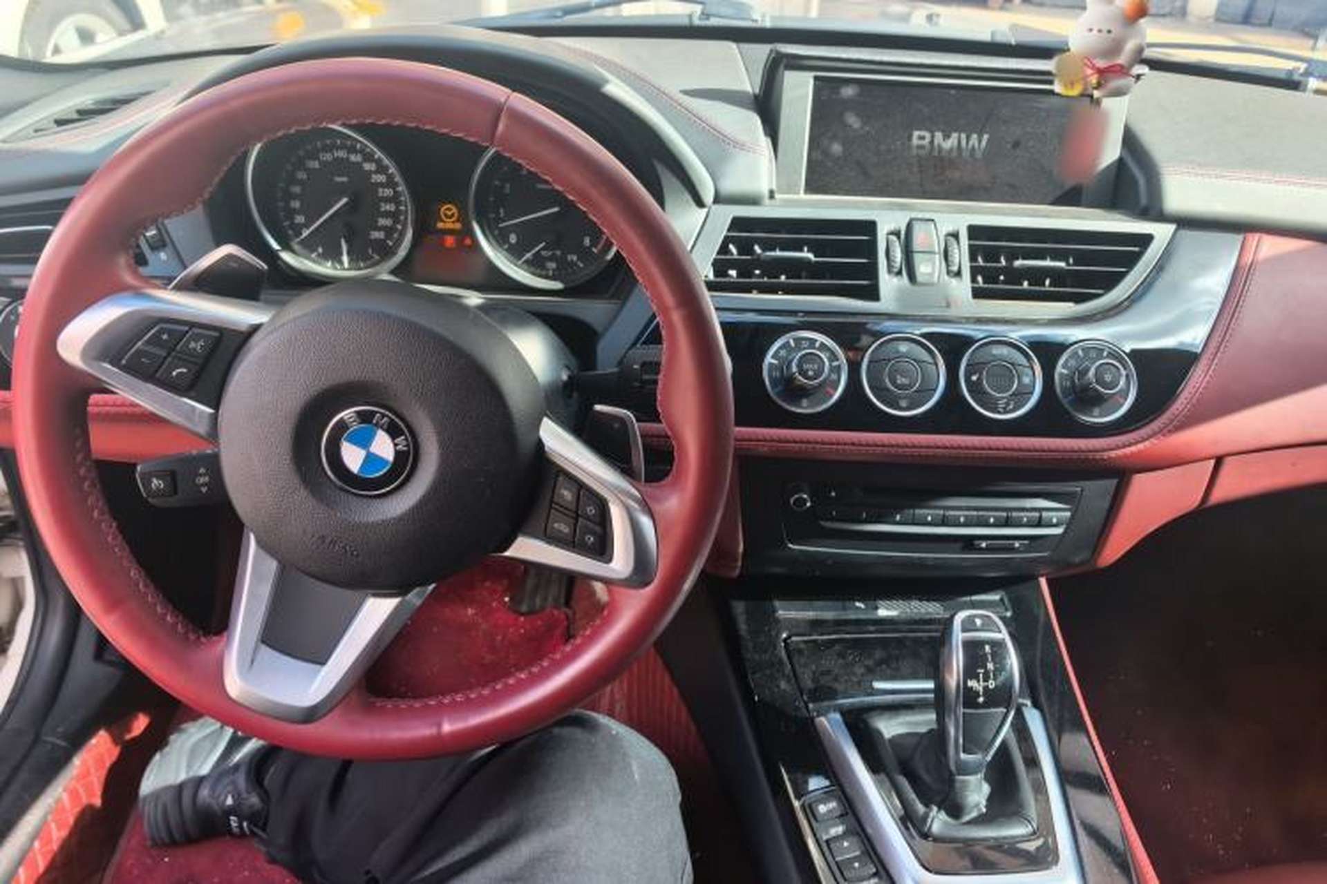 Used BMW Z4 2012 sDrive20i Luxury Model Center Console