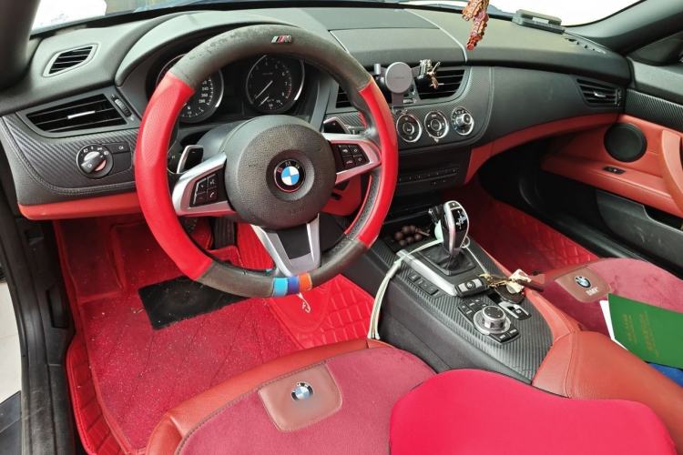 Used BMW Z4 2012 sDrive20i Luxury Model Center Console