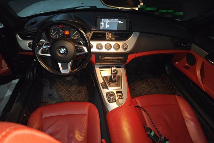 Used BMW Z4 2012 sDrive20i Luxury Model Center Console