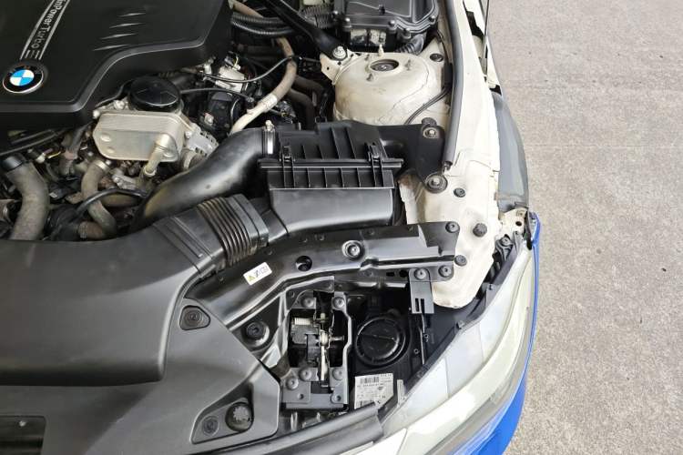 Used BMW Z4 2012 sDrive20i Luxury Model Engine Bay Left