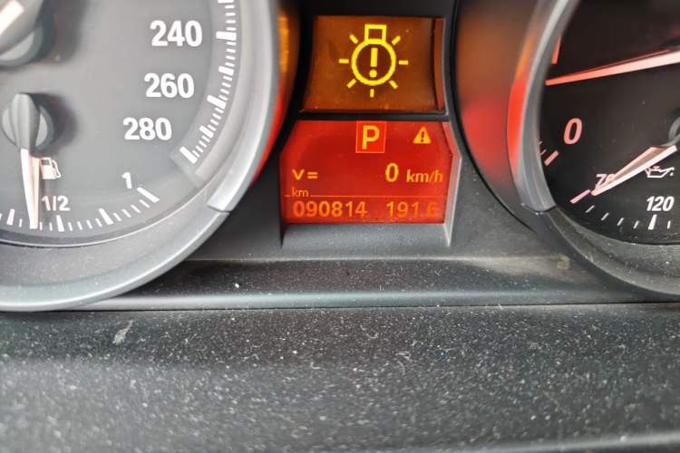 Used BMW Z4 2012 sDrive20i Luxury Model Odometer Close Up