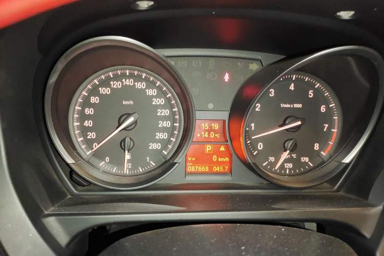 Used BMW Z4 2012 sDrive20i Luxury Model Odometer Close Up