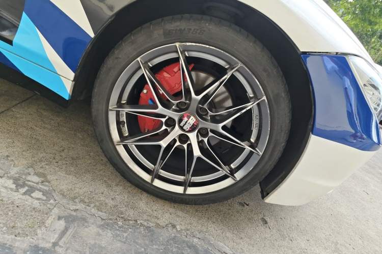 Used BMW Z4 2012 sDrive20i Luxury Model Right Front Wheel Hub