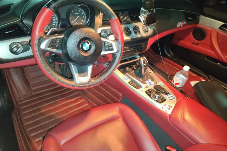 Used BMW Z4 2012 sDrive20i Luxury Model Center Console