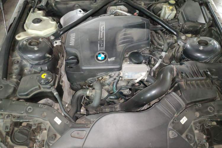 Used BMW Z4 2012 sDrive20i Luxury Model Engine Bay