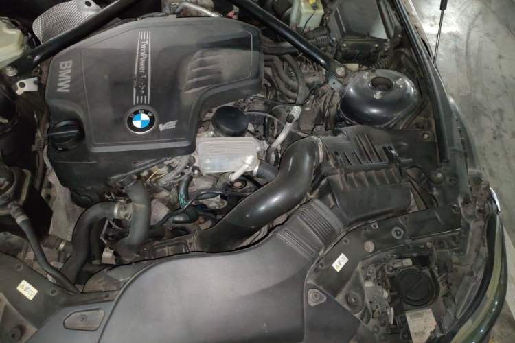 Used BMW Z4 2012 sDrive20i Luxury Model Engine Bay Left