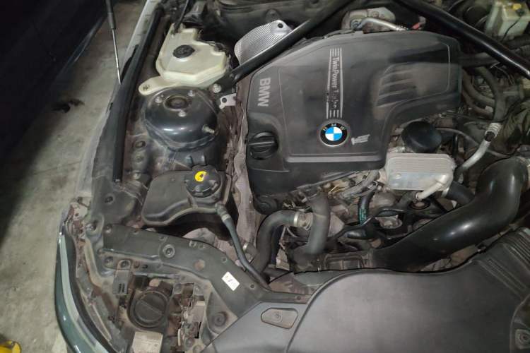 Used BMW Z4 2012 sDrive20i Luxury Model Engine Bay Right
