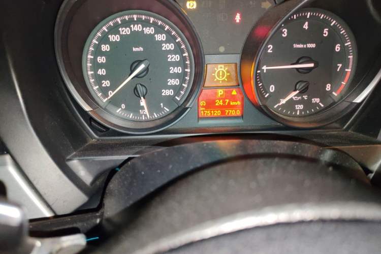 Used BMW Z4 2012 sDrive20i Luxury Model Odometer Close Up