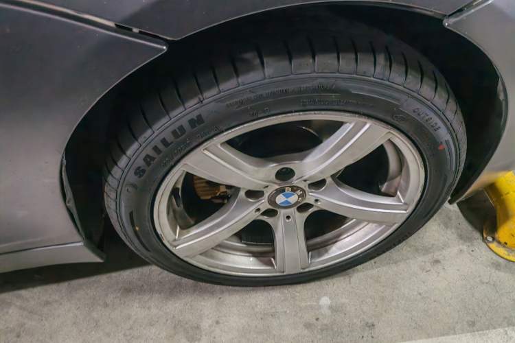 Used BMW Z4 2012 sDrive20i Luxury Model Right Front Wheel Hub