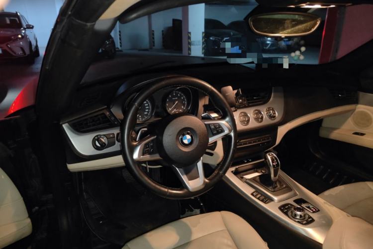 Used BMW Z4 2012 sDrive20i Luxury Model Center Console