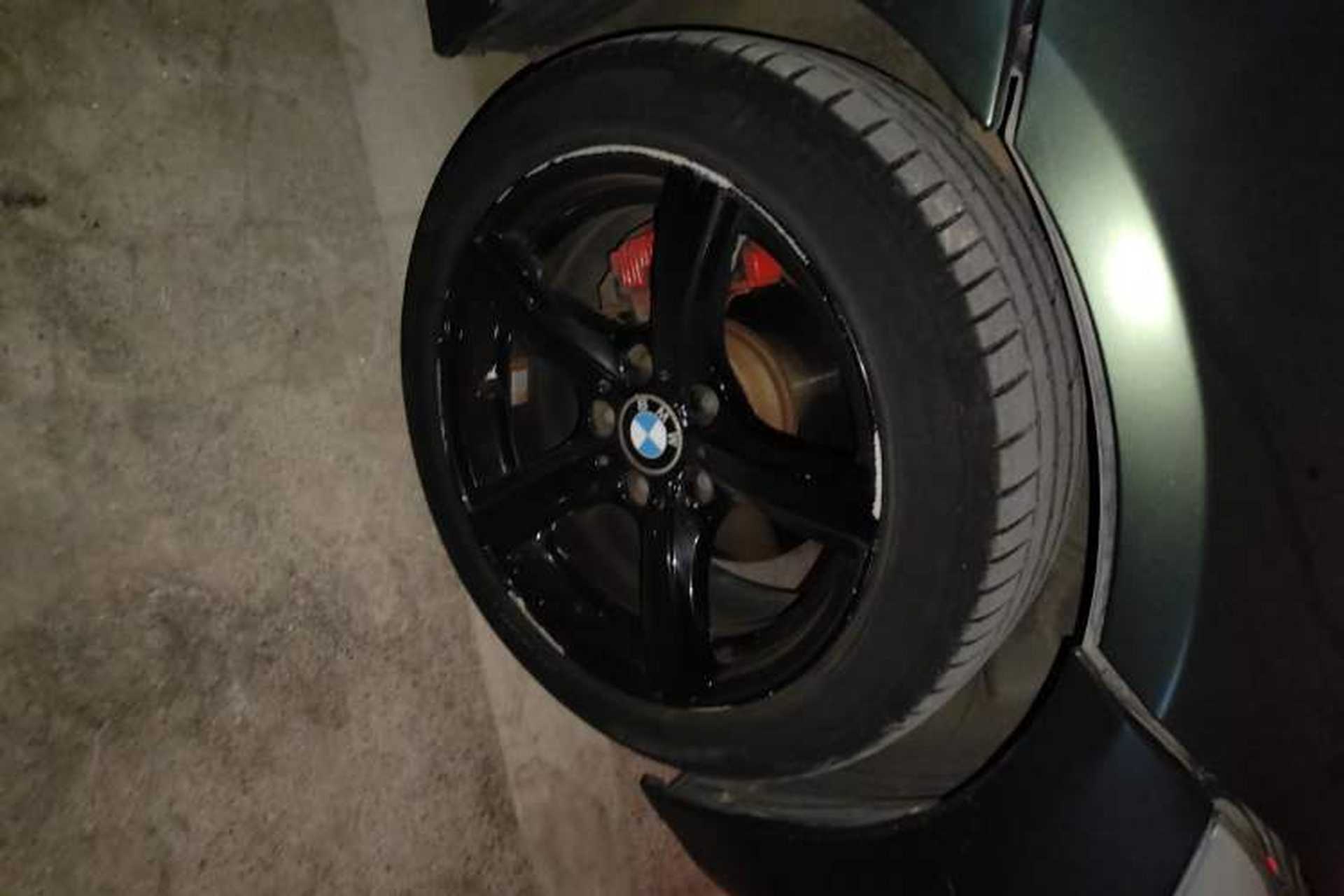 Used BMW Z4 2012 sDrive20i Luxury Model Right Front Wheel Hub