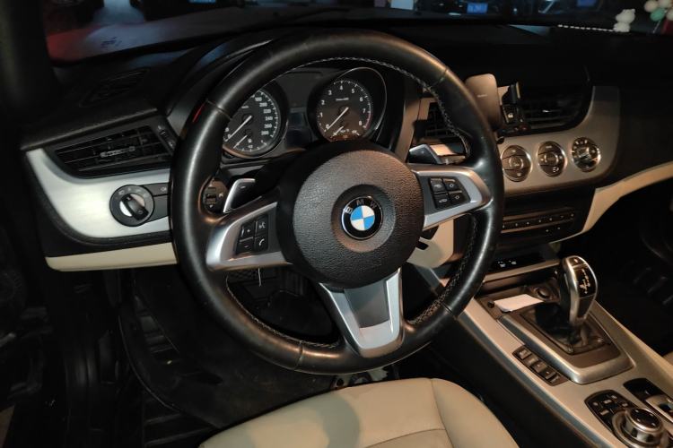 Used BMW Z4 2012 sDrive20i Luxury Model Steering Wheel